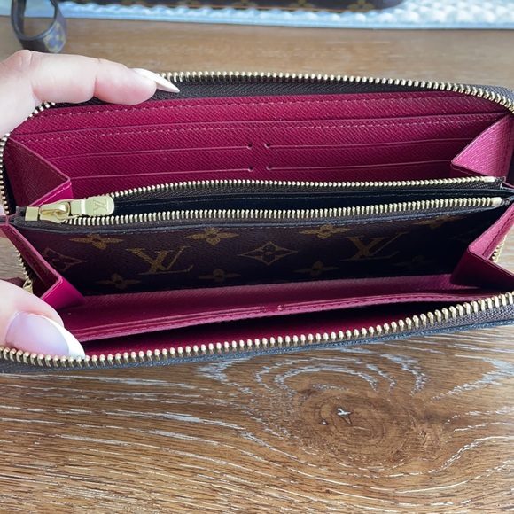 Louis Vuitton CLÉMENCE WALLET - Picture 2 of 4